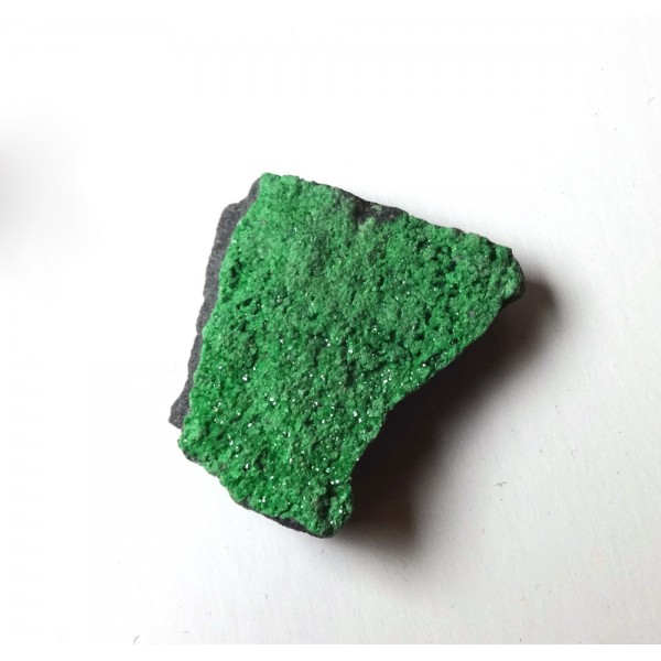 Natural Uvarovite Garnet Bed